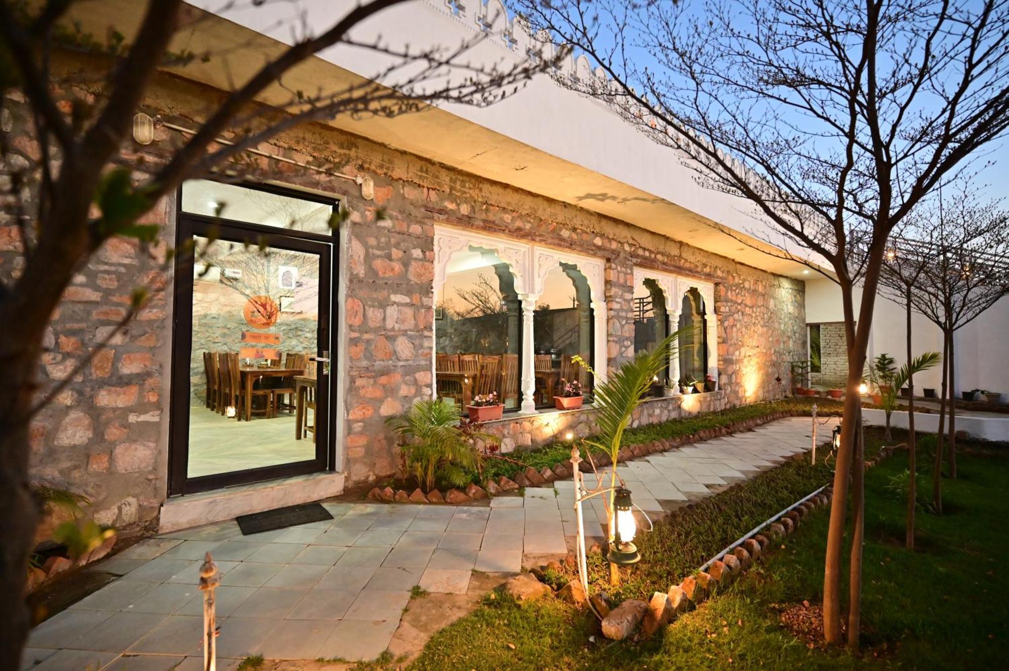 The Castle Crown - Hem Vilas Resort Ranthambhore 사와이 마도푸르 외부 사진