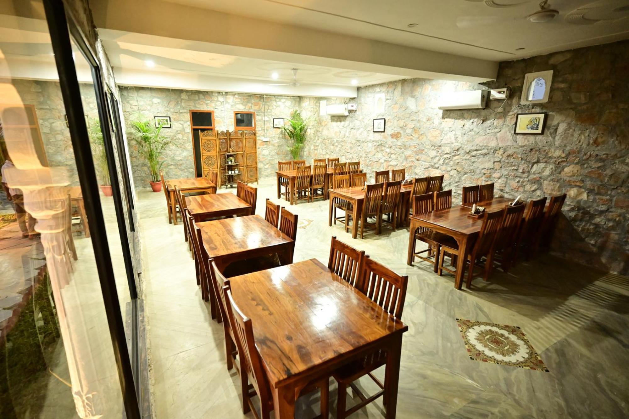 The Castle Crown - Hem Vilas Resort Ranthambhore 사와이 마도푸르 외부 사진